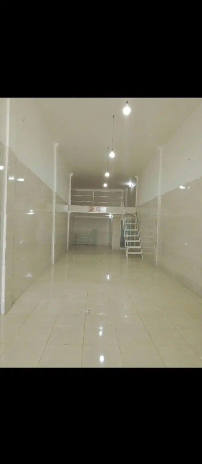 یک مغازه 120متری واقع در خیابان سی متری حجت