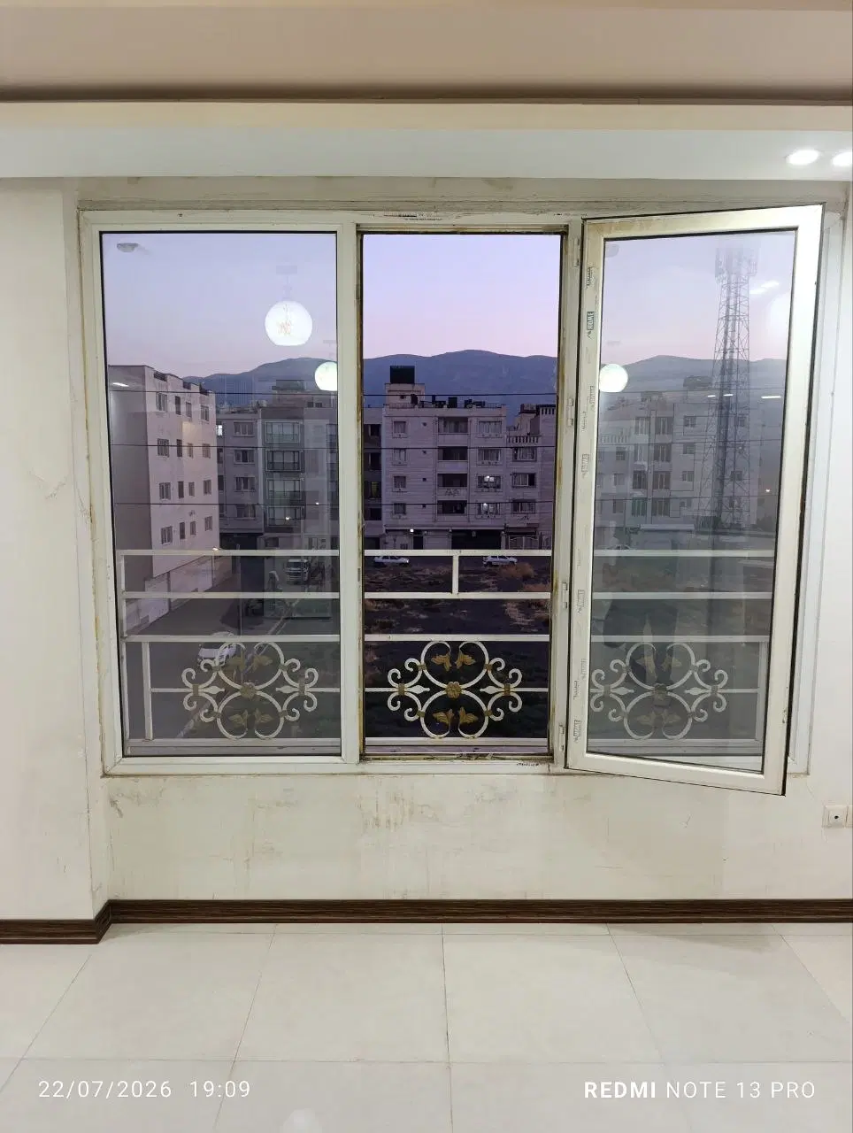 فروش آپارتمان دوخوابه شیک وتمیز ساخت۹۸لوکیشن عالی