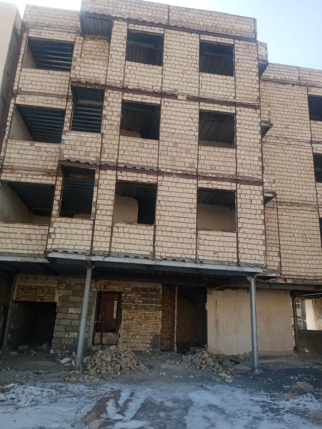 مسکن مهر نیمه ساز