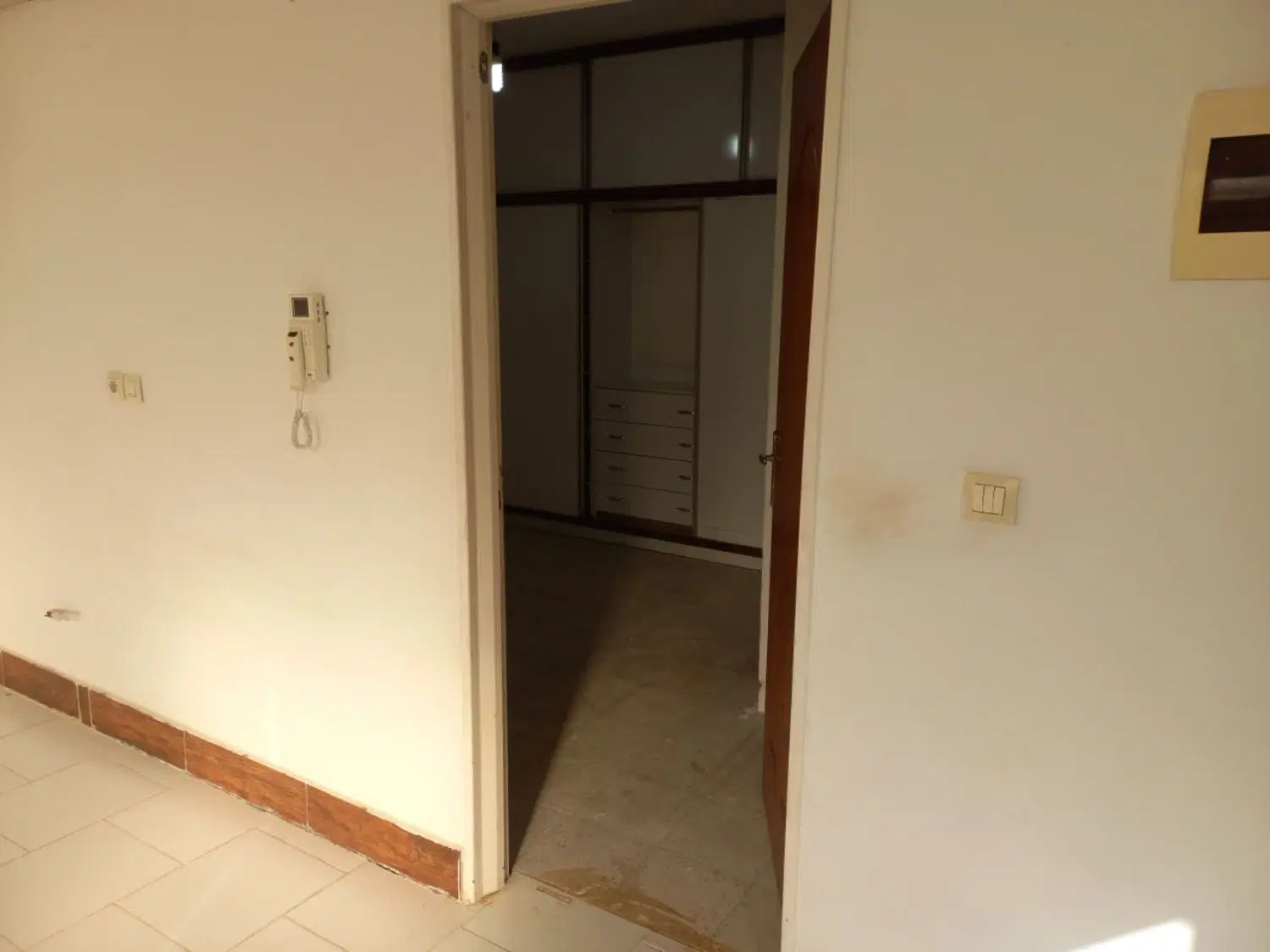 اجاره واحد ۶۳ متری تمیز