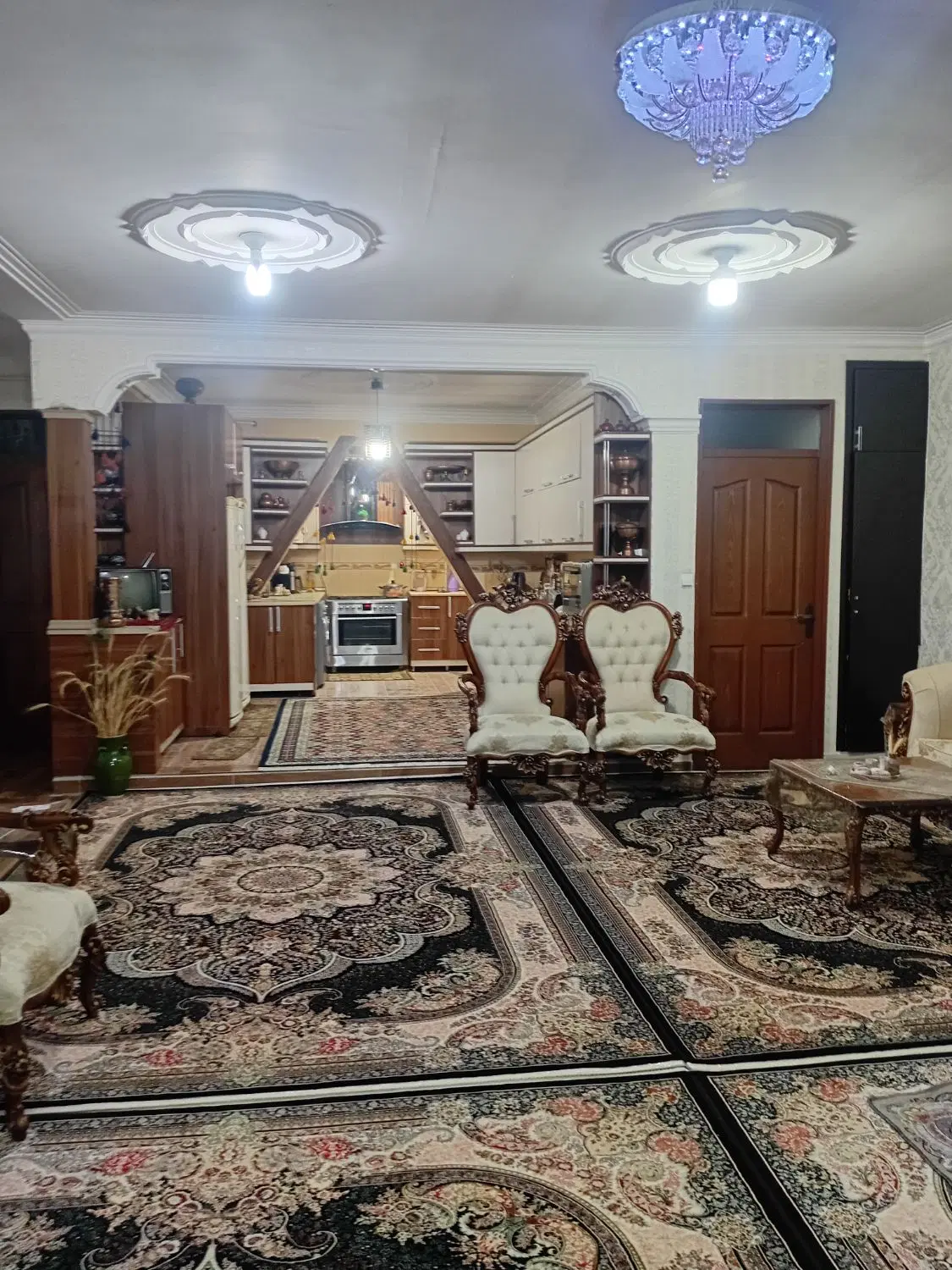 منزل مسکونی واقع در باسفهرجان لب بلوار دونبش پارک