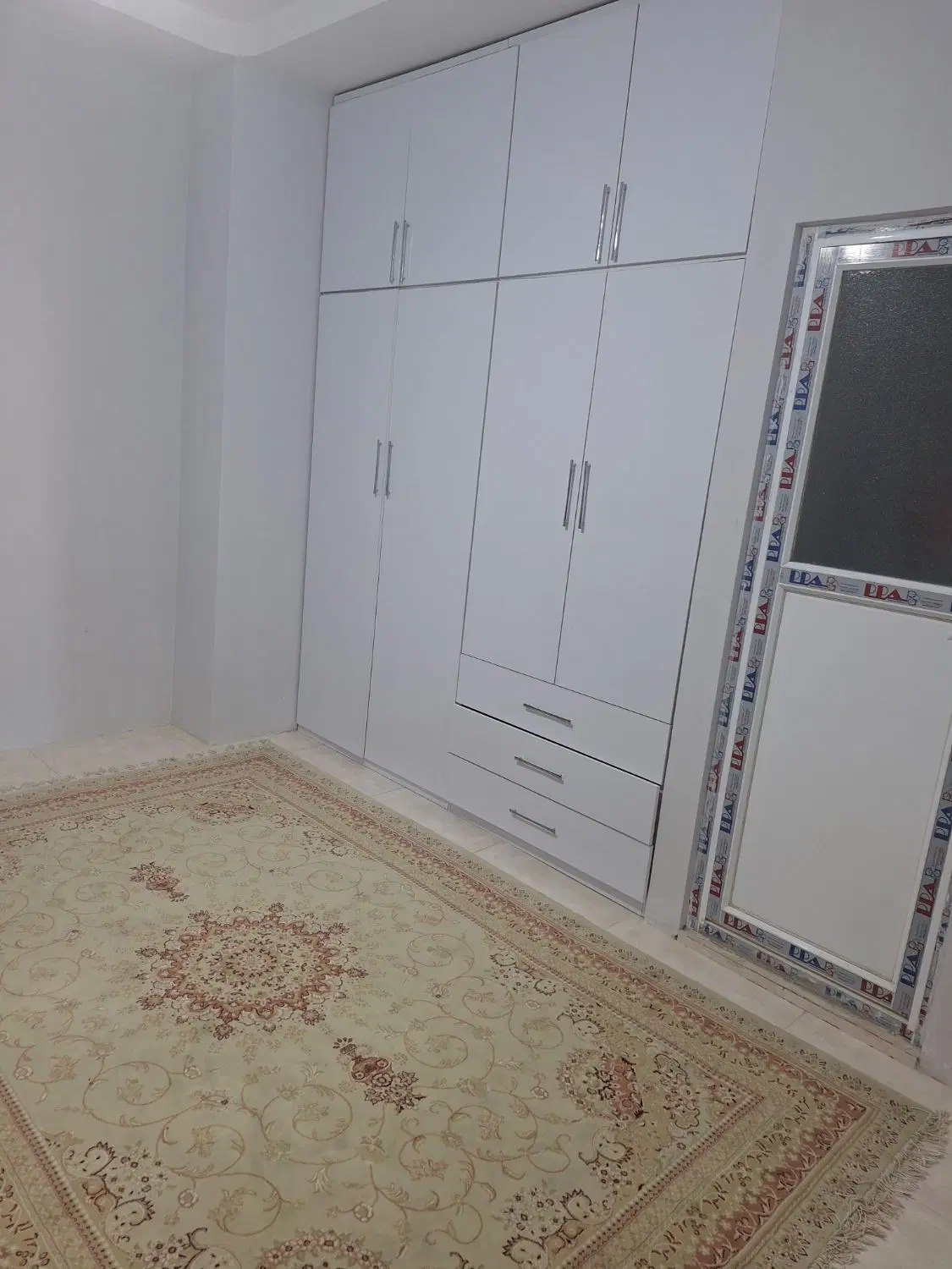 یک واحد آپارتمانی ۱۱۲متری با ۴ متر انباری