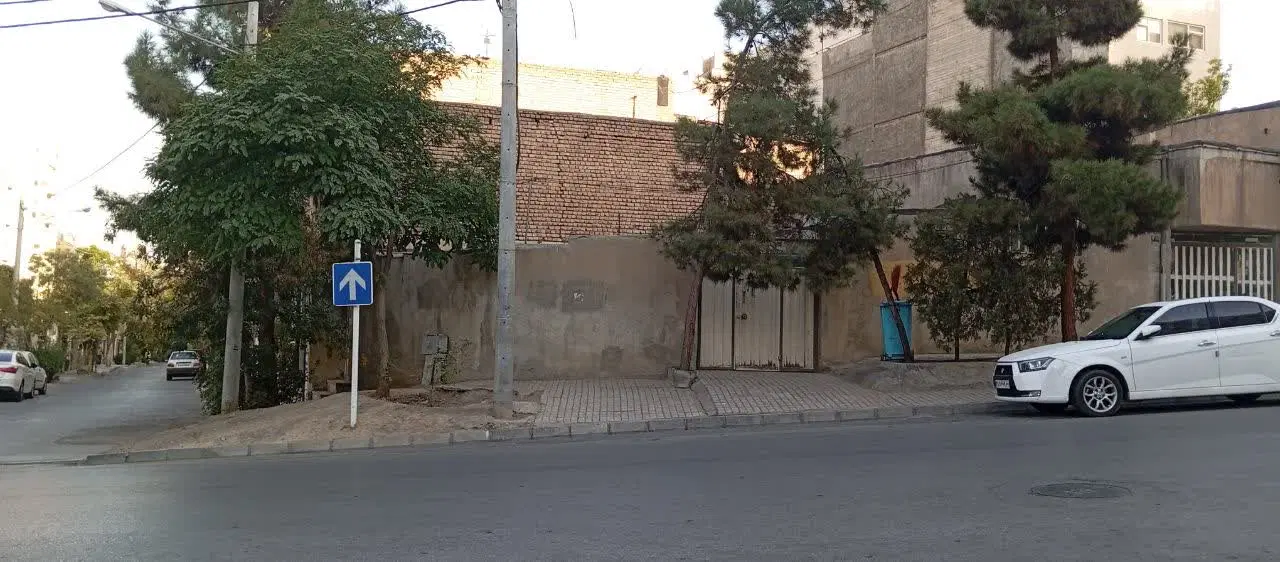 منزل ویلایی فروشی سر دونبش فکوری ۱۷ سند ششدانگ