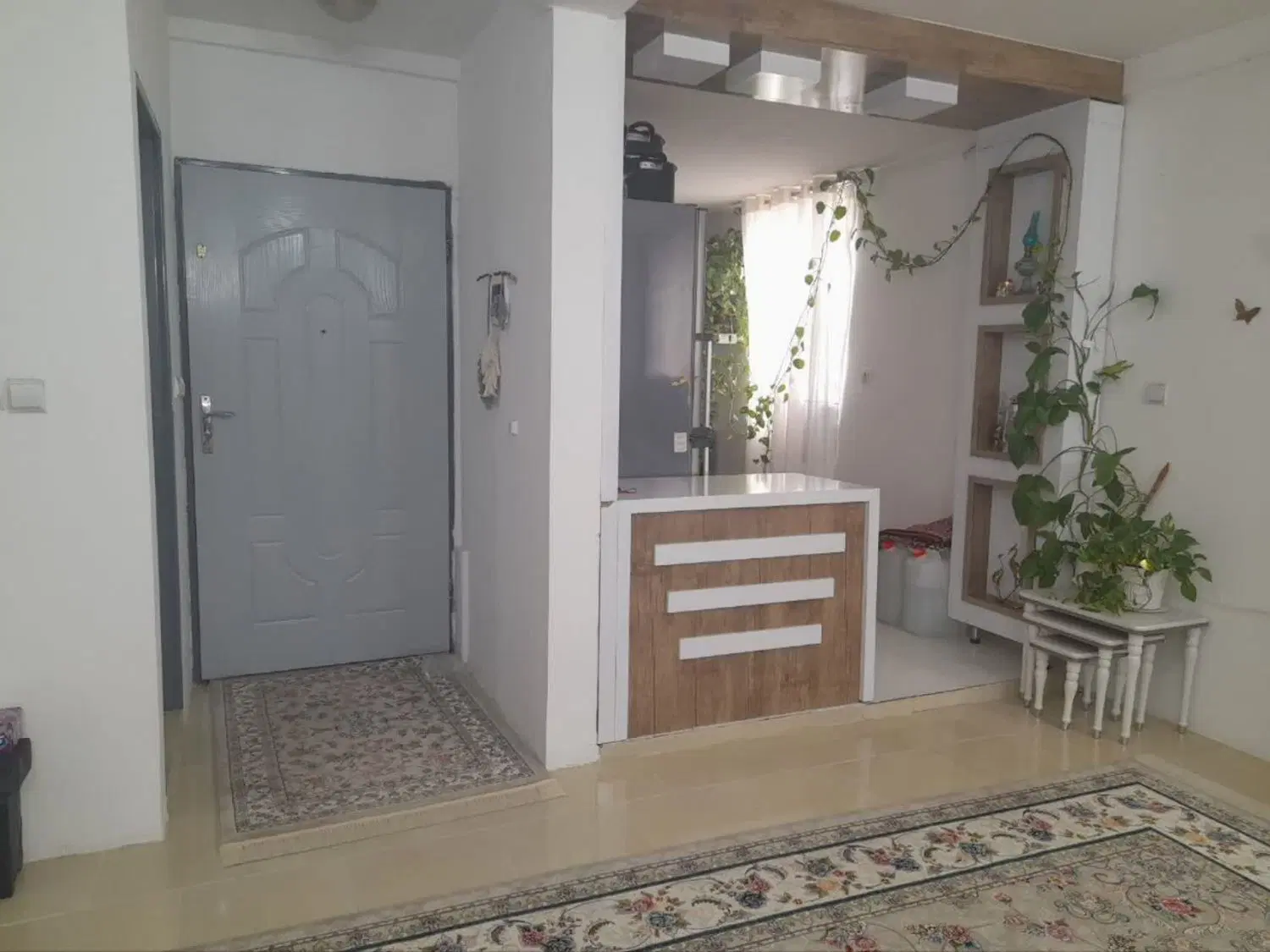 واحدطبقه اول روی پیلوت