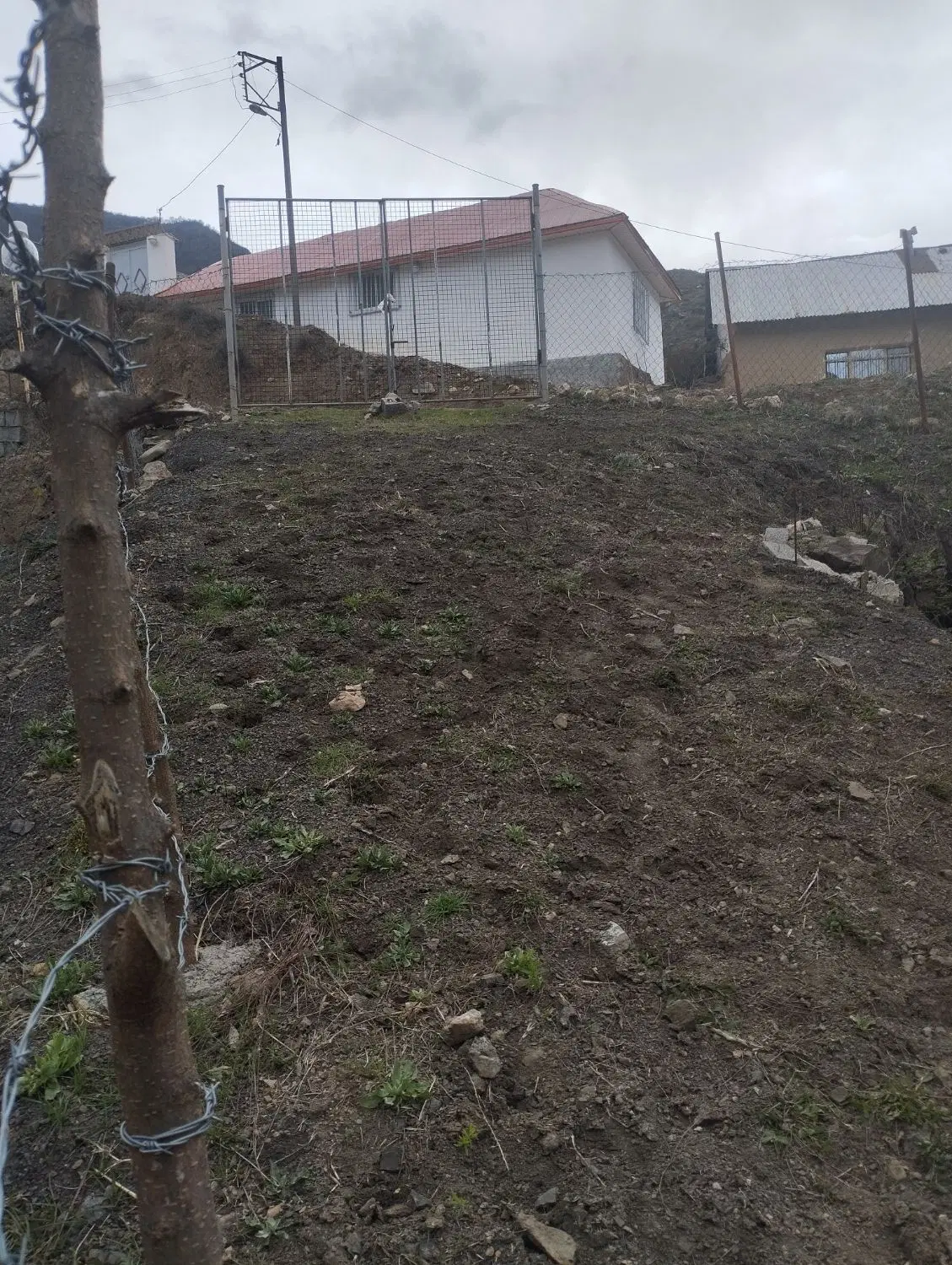 زمین دارای پروانه ساخت  ۲۱۵ متر