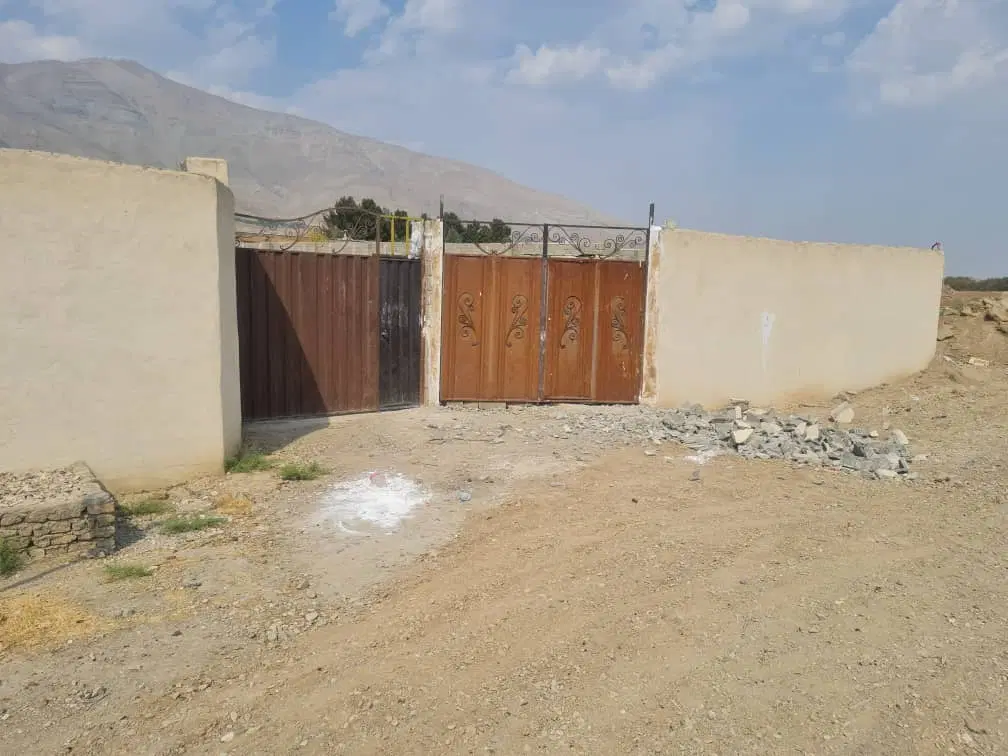 1828 چهار دیواری