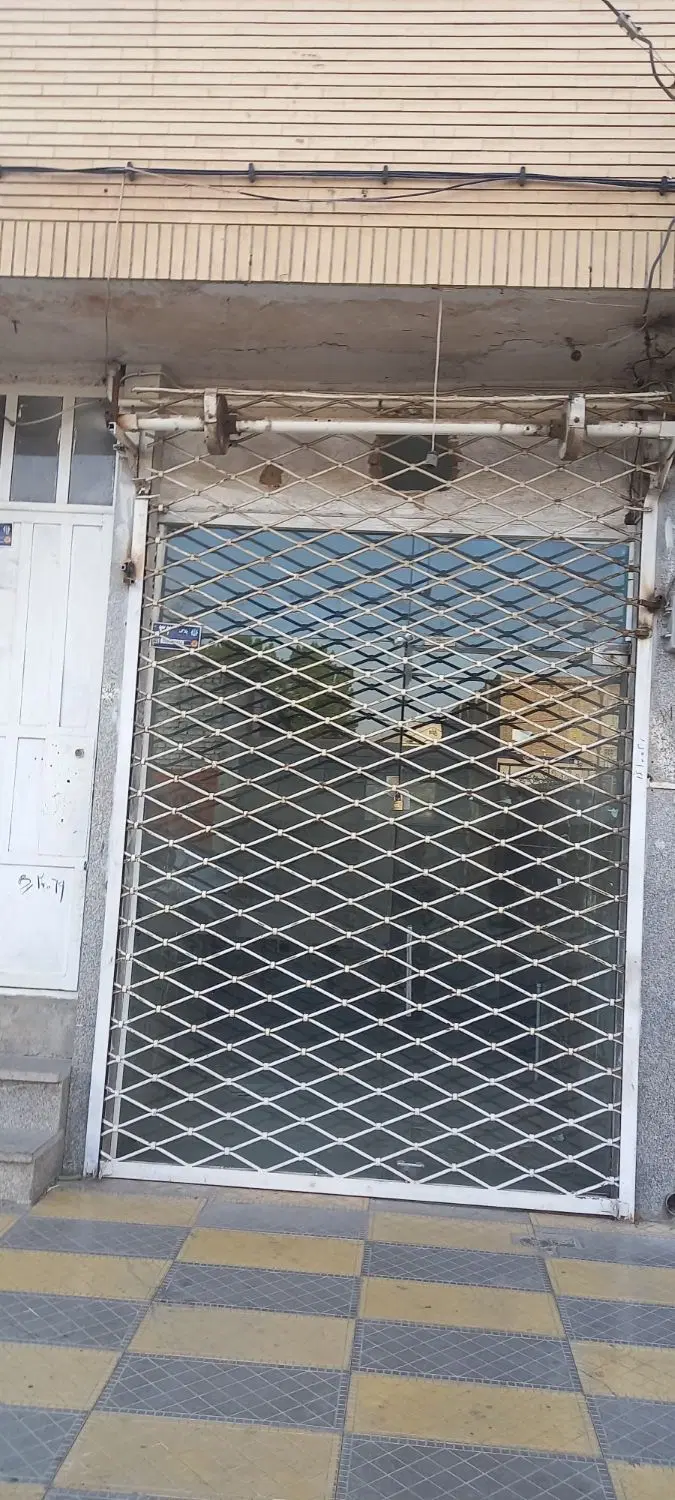 یک مغازه ۱۶ متری با تجاری دائم با پاخور زیاد