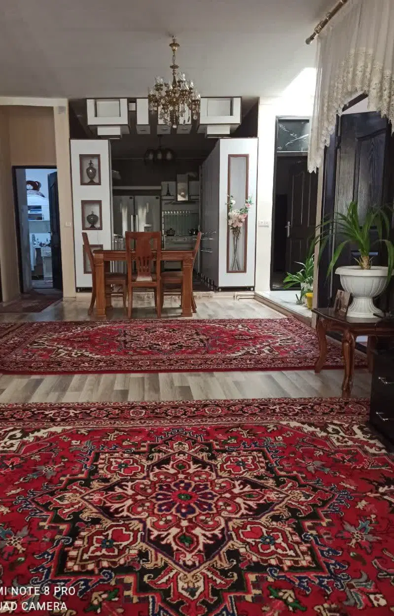 اجاره حیاط متراژ  ۱۴۰مترمربع سه خواب پاستور وشهناز