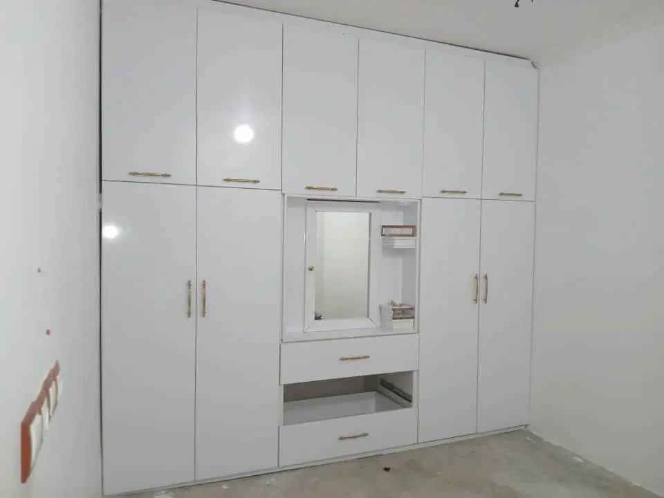 خانه در قله سفید
