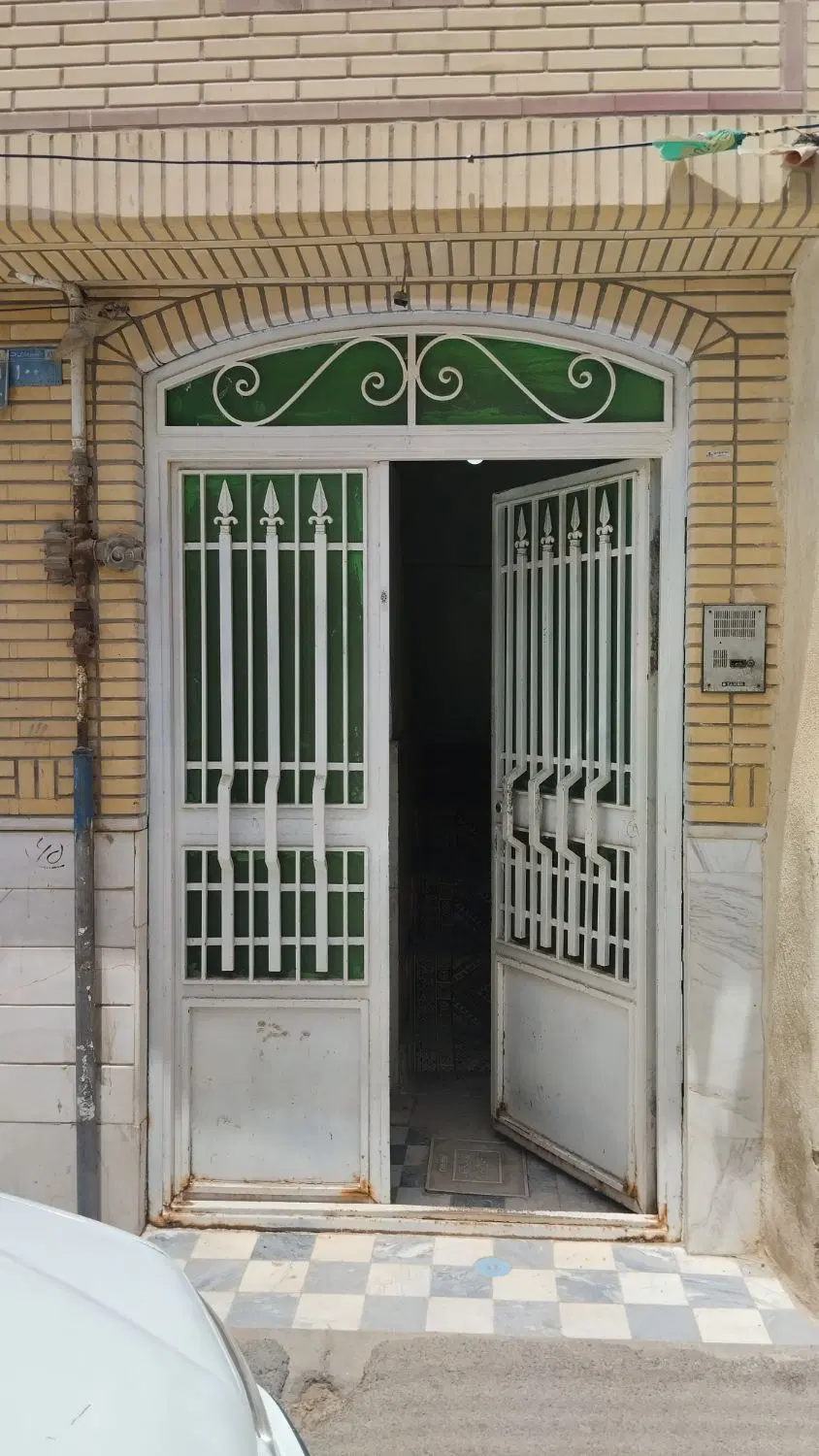 فروش خانه ویلایی ومغازه وپارکینگ ماشین