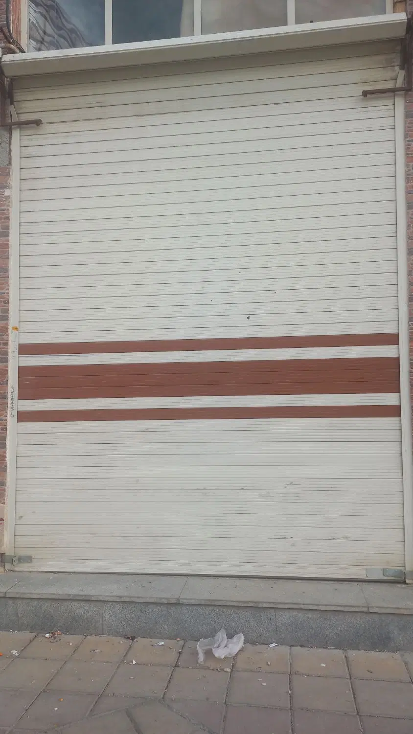 مغازه ۵۰ متری بر خیابان اصلی تنگه