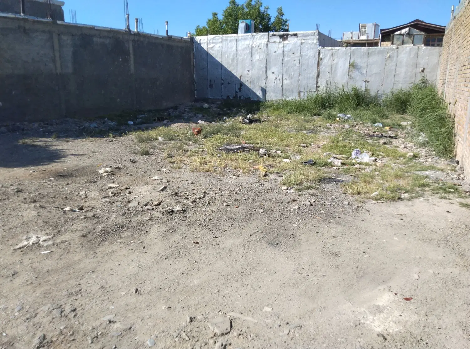 زمین فروشی
