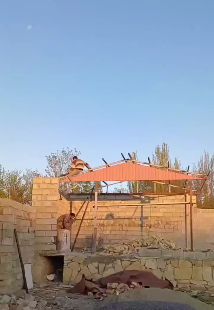 باغ متراژ ۳۲۰دارای برق چاه اب خانه ۳۵متری