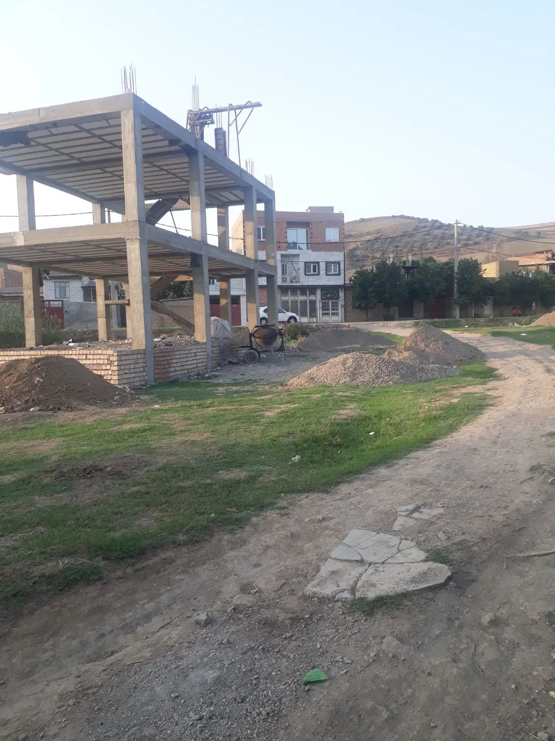 خانه نیمه ساز،سندمادر