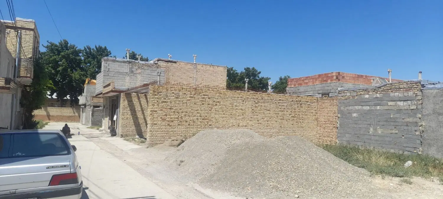 زمین نیمه کاره