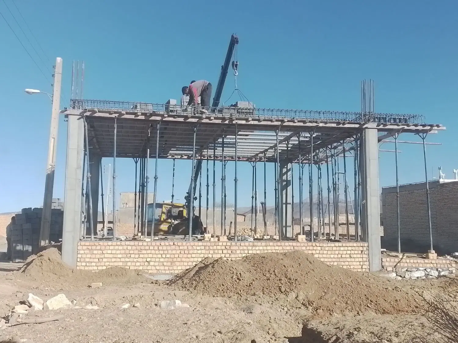خانه نیمه ساز گلشهر