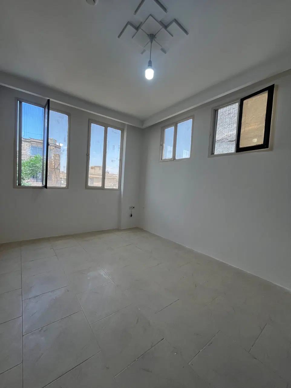 چهارراه مخابرات  ۷۵متر    (  عالیجناب  )