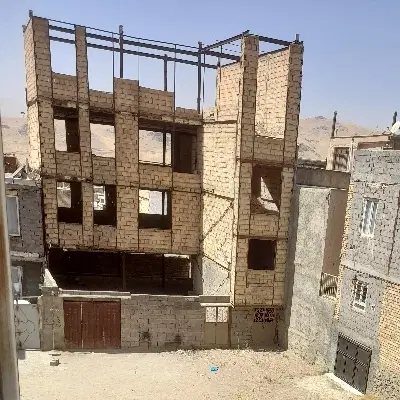ساختمان مسکونی نیمه کاره
