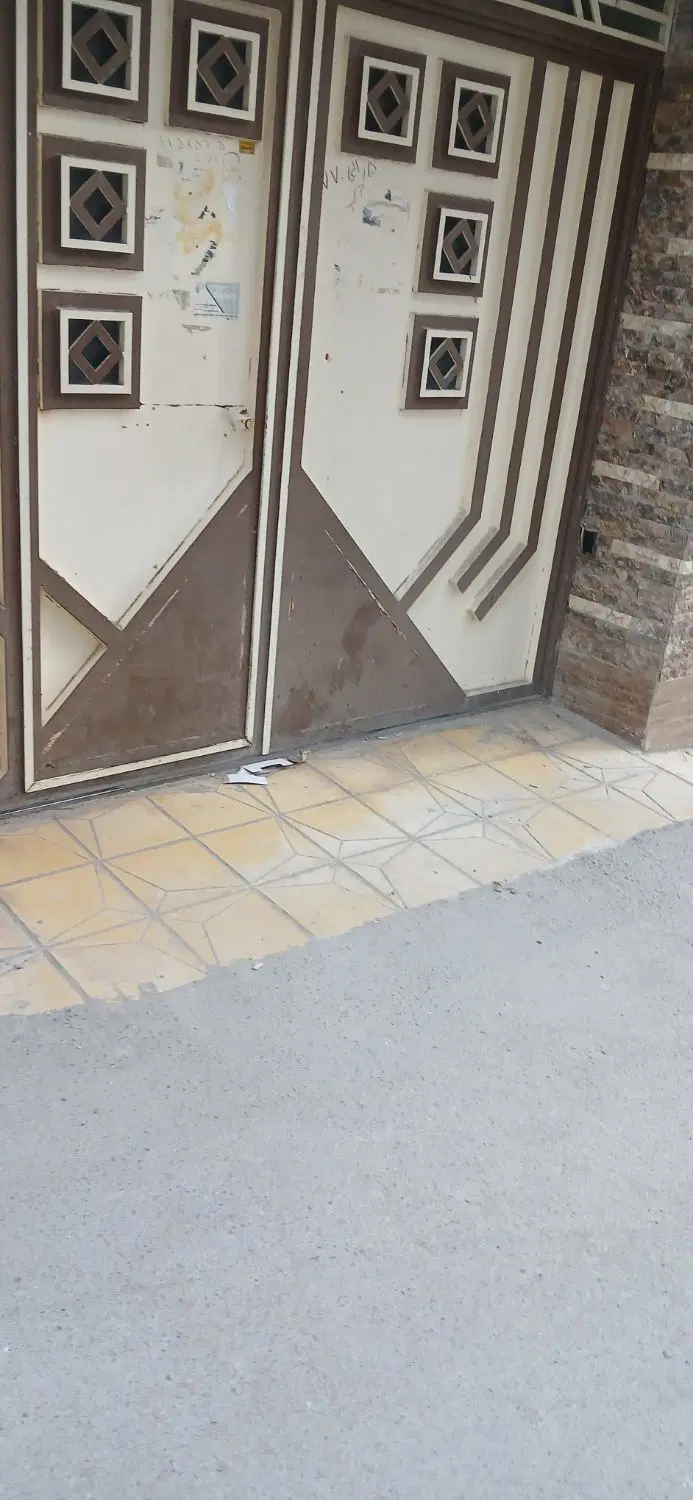 یک ملک تجاری 320 متری  خ ولیعصر