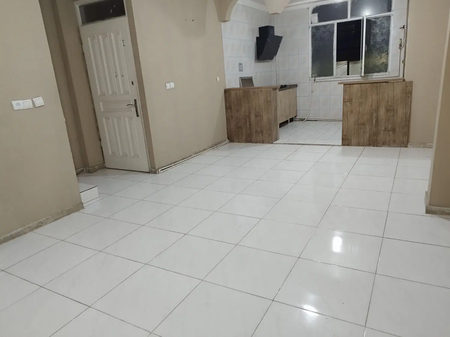 ۷۰ متری طبقه اول ۲ خوابه سیمون بولیوار صبا مخابرات