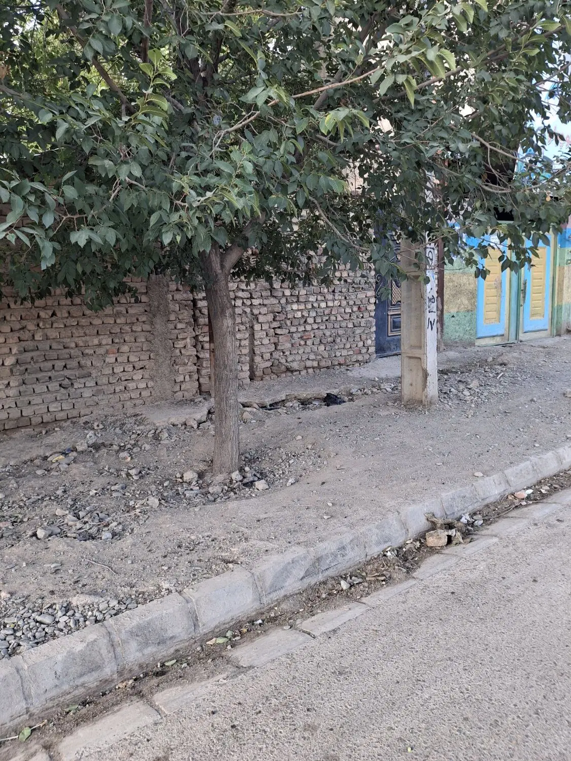 خانه کلنگی حاشیه جاده بعدازفلکه رحمت اباد