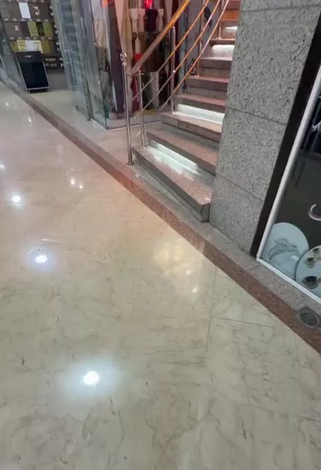زیر پله پاساژ مهرگان