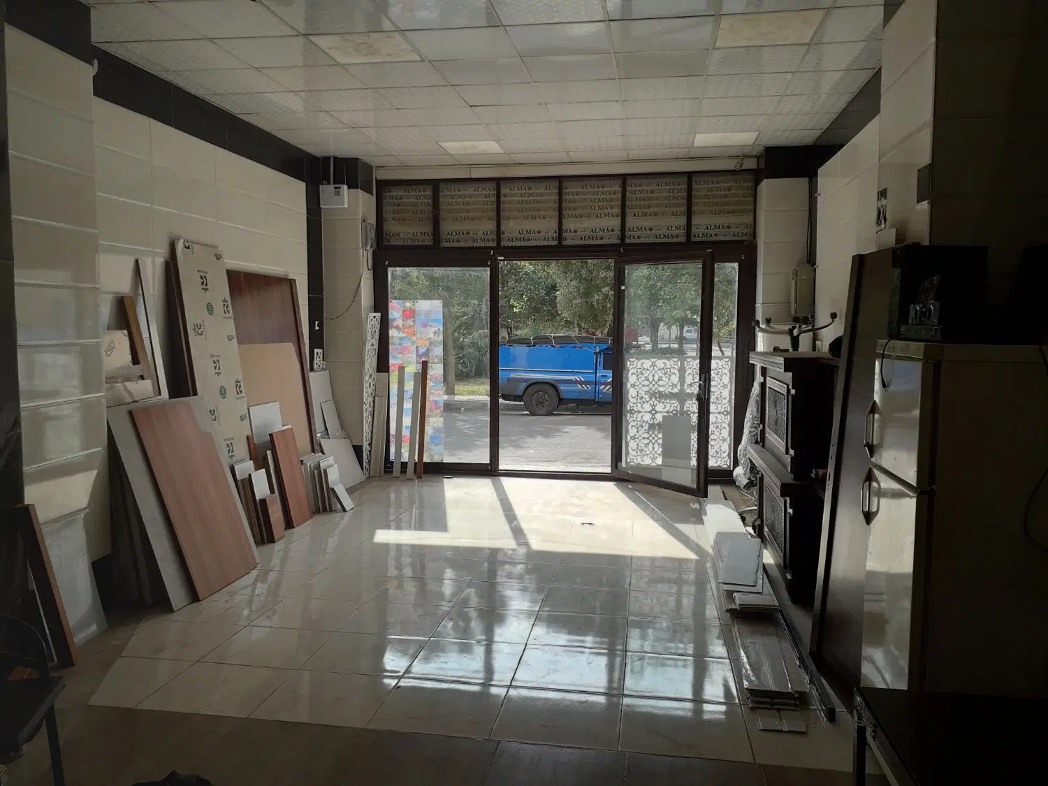 مغازه تجاری