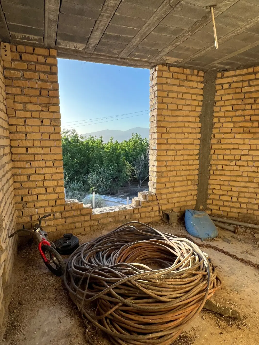 خانه نیمه کار در حسین اباد نقش رستم