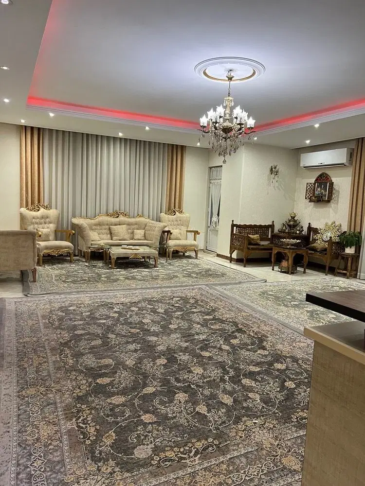 واحد ۱۲۳ متری در شهرک شاهدبا حیاط اختصاصی