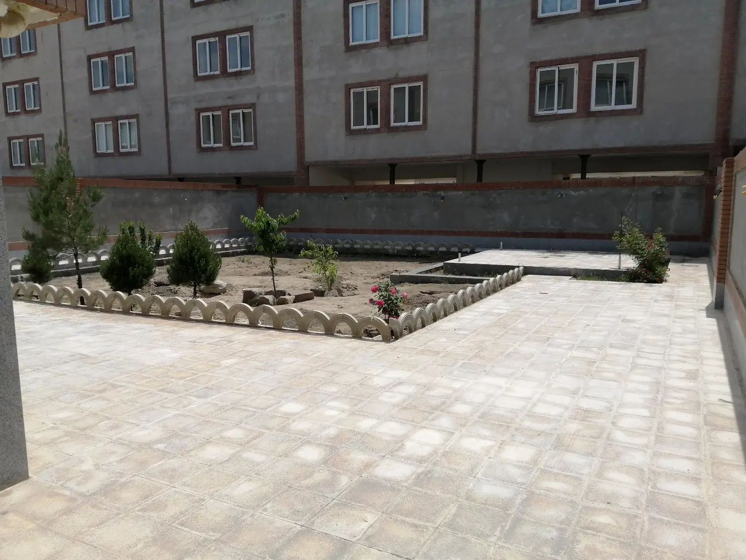اپارتمان با یک سهم تجاری