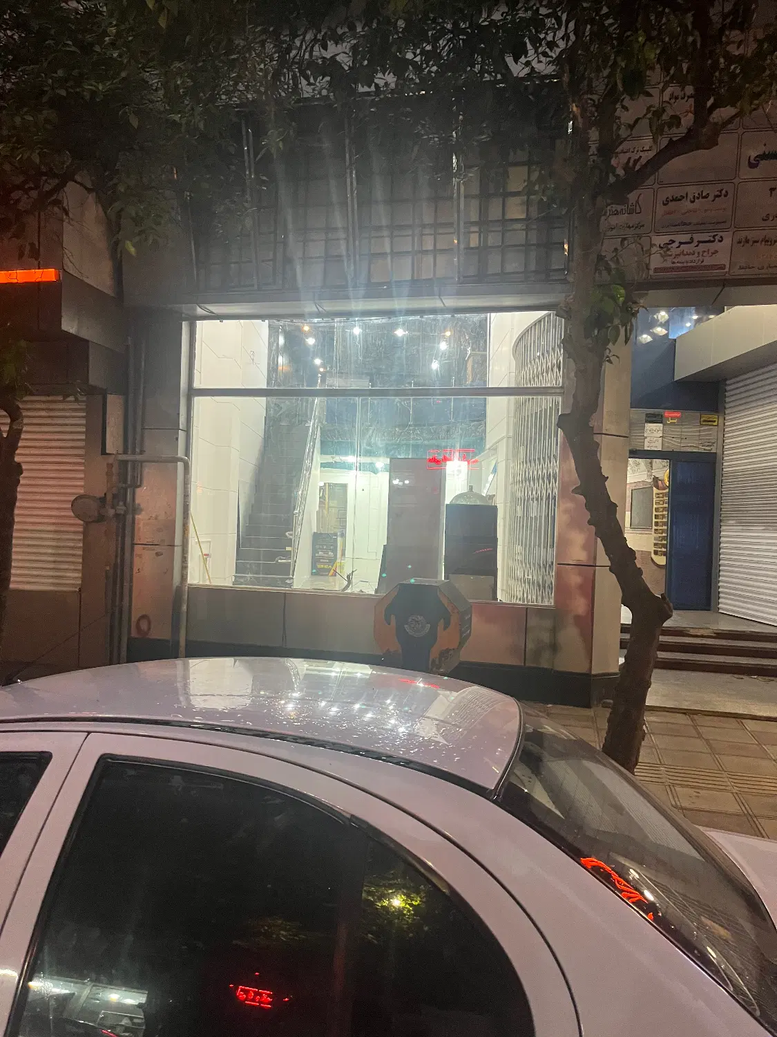 ساری خیابان خیام ۱۸ دی نبش پاساژ محسنی مغازه ۱۵۰
