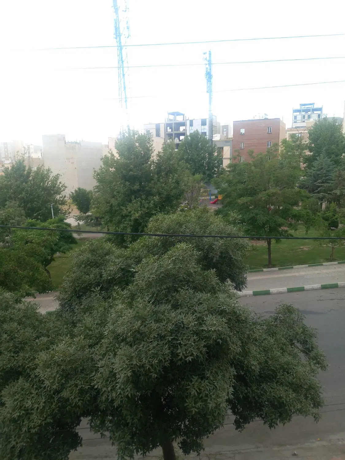 ۱۳ دهنه مغازه ۳۰۰۰ متر صنعتی تجاری
