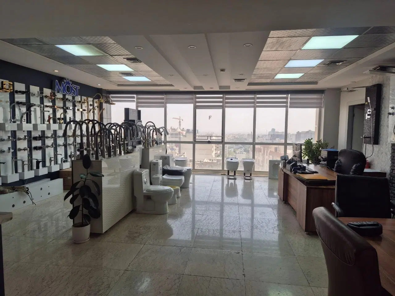 فروش یک باب واحد اداری Vip واقع در لاله سنتر
