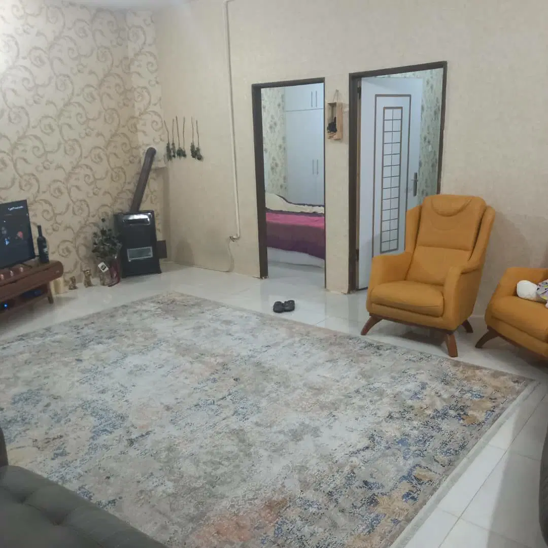 آپارتمان ۸۵متری طبقه سوم