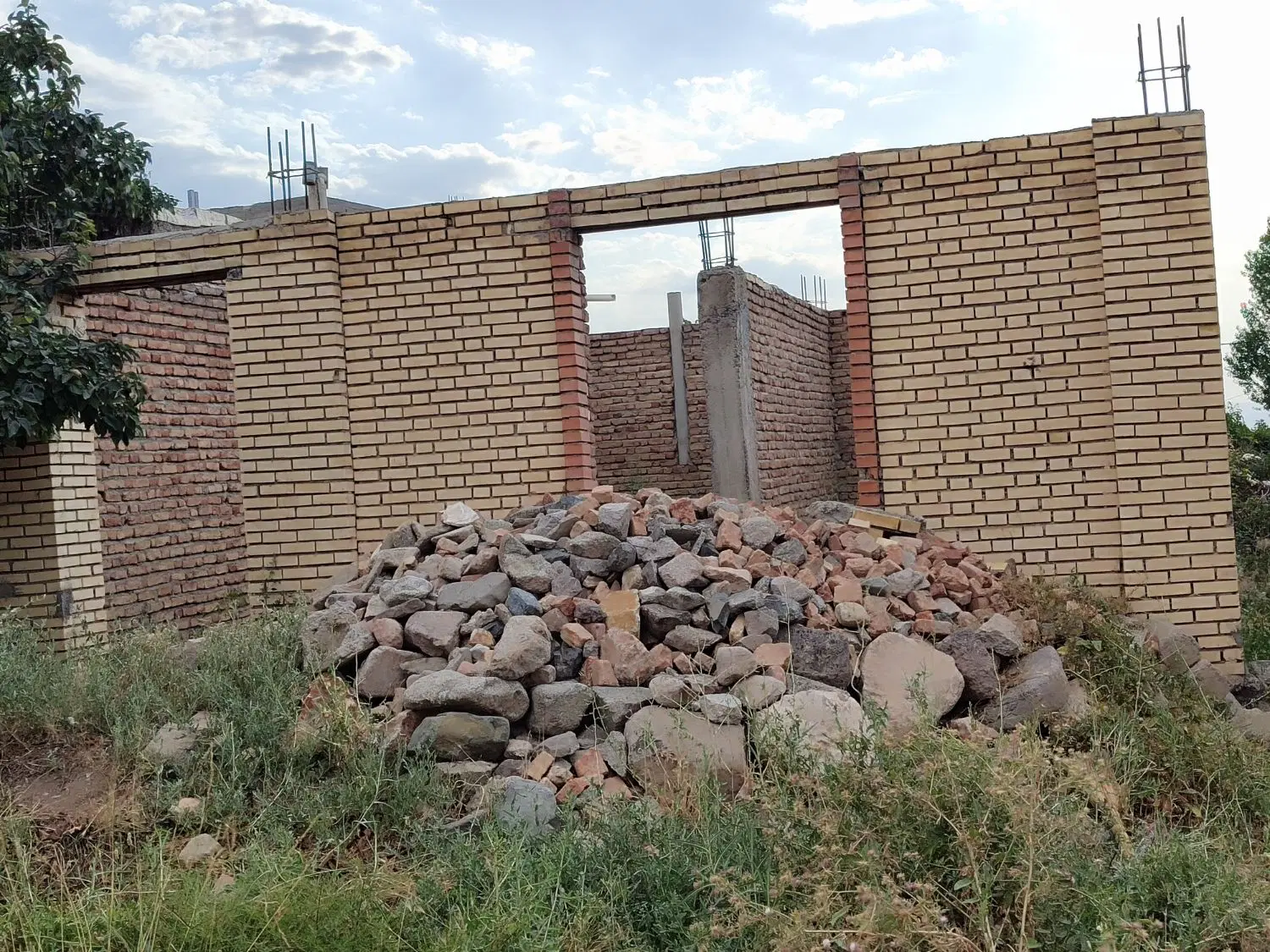خانه نیمه کاره