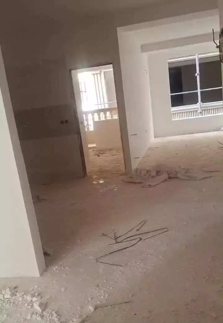 واحد ۱۲۰رو به نما  با پارکینگ اختصاصی
