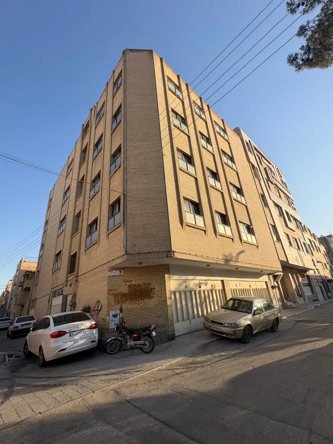 آپارتمان دوخوابه دوبرنور بازسازی شده  حکیمنظامی