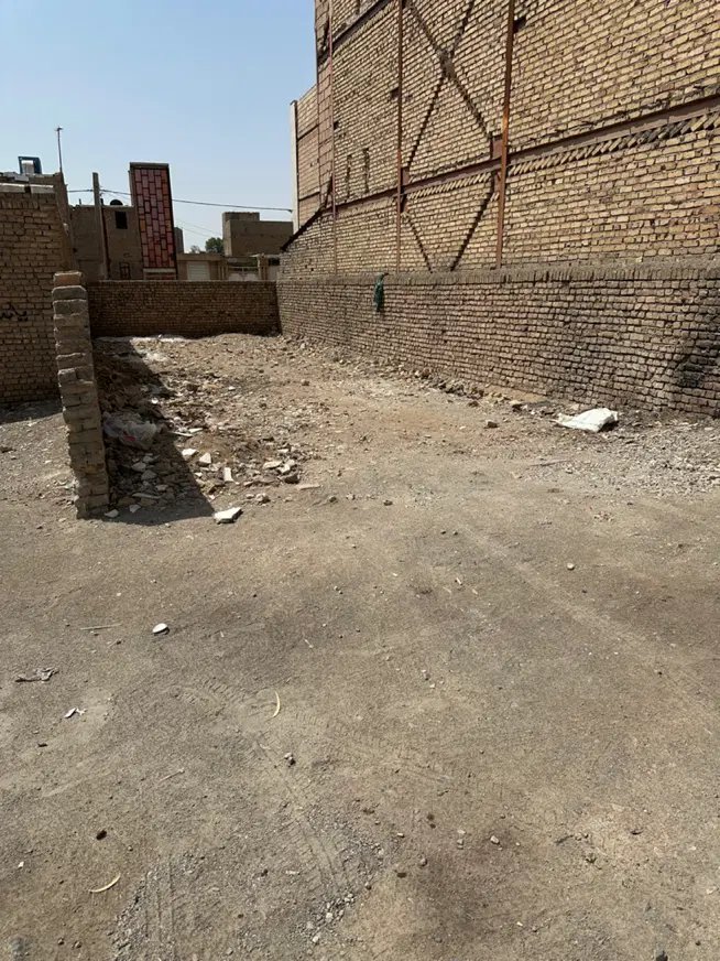 زمین چهار دیواری مسکونی ۱۲۰ متری بر اصلی