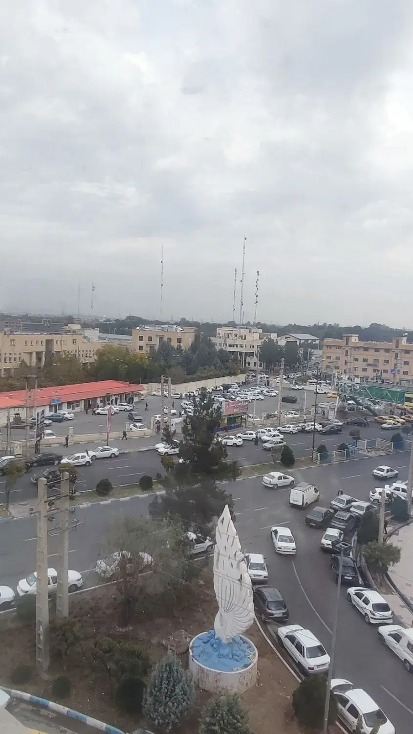 شراکت با وکیل یا....در واحد اداری بسیار خوب