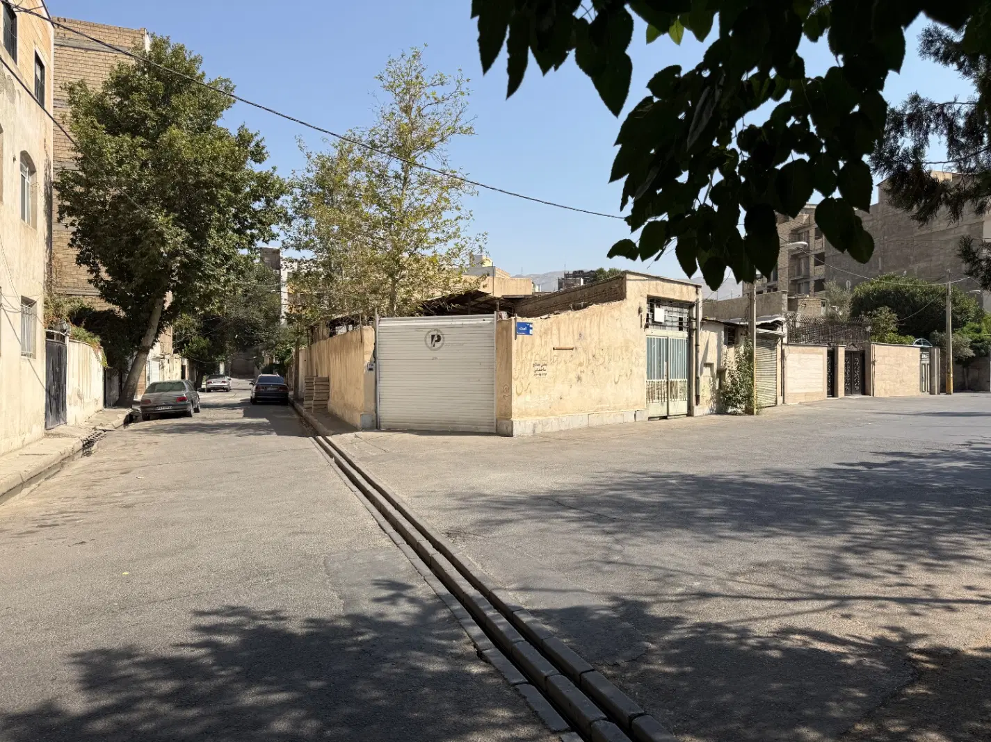 ویلایی با پروانه ساخت ۱۷۰۰ متر در ۶ سقف
