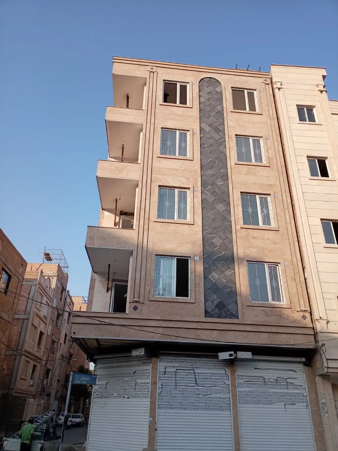 آپارتمان 110 متری نبش علی آباد  اسلامشهر