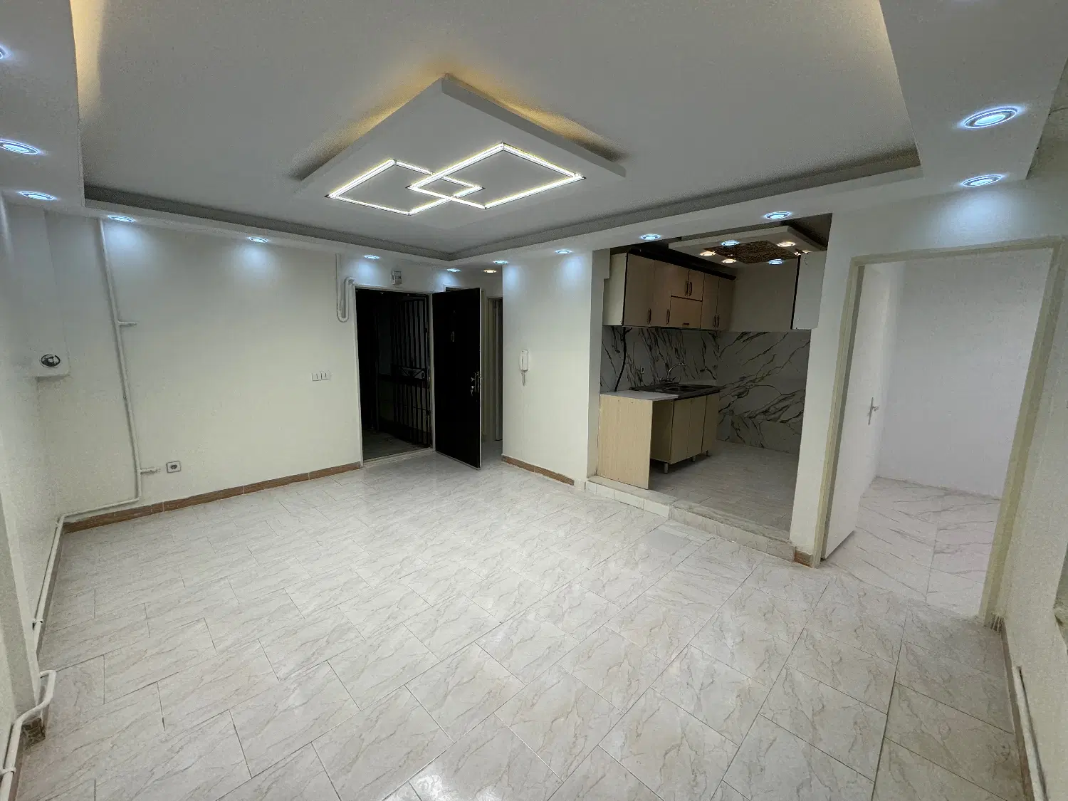 واحد 65 متری دو خواب در ۲۰ متری مارلیک ملارد