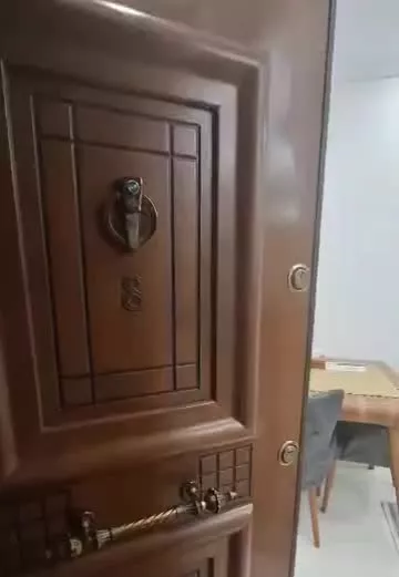 ۱۰۰متر  خوش نقشه_ ۱ساله _ کلا۱۰واحد سالن پرده خور