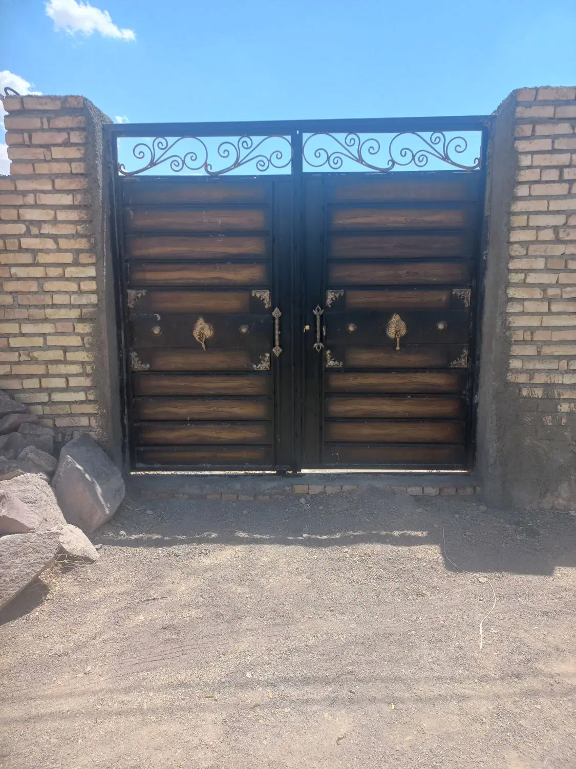 زمین چهار دیواری