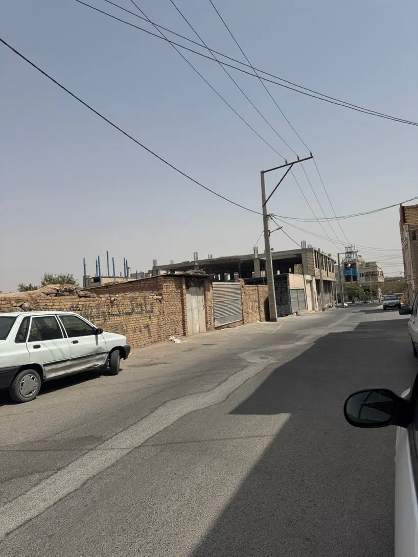 زمین اذریزدی بر اصلی کوچه دونبش