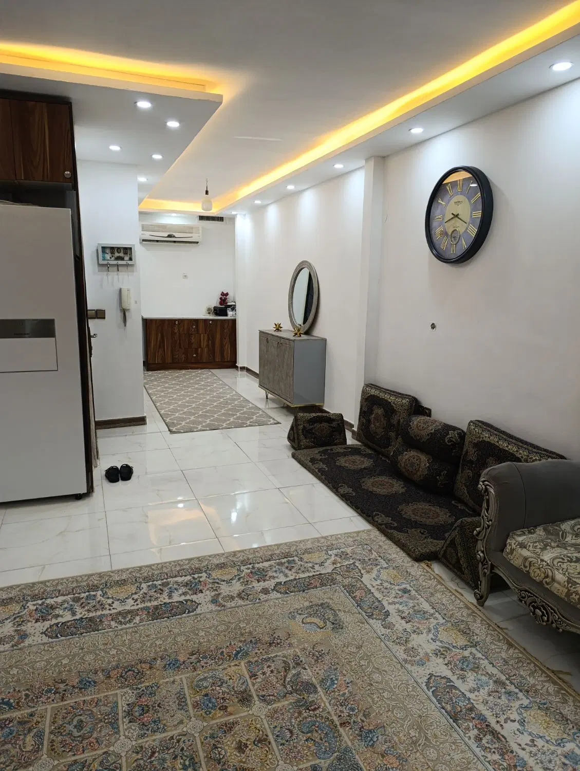 ۱۰۰ متری آسانسور و پارکینگ