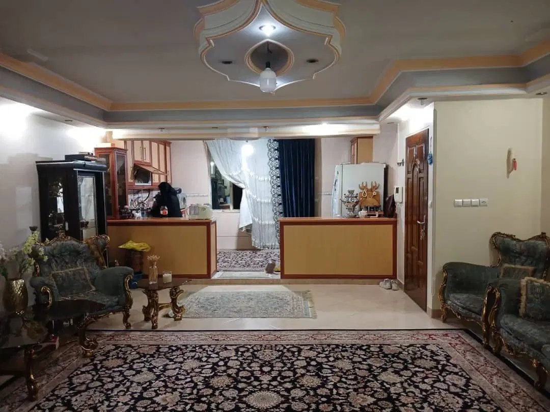 ۸۰ متری ۱۲ ساله فول امکانات طبقه ۴