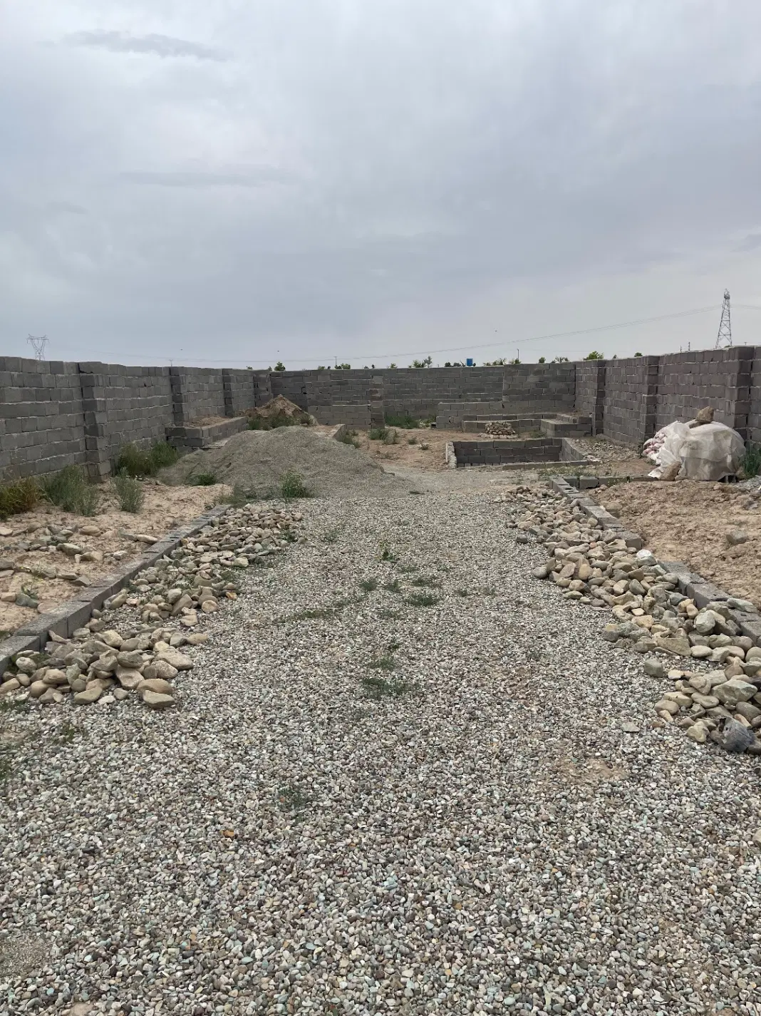 باغچه نیمه کاره ۳۷۰ متر ۴ دیواری