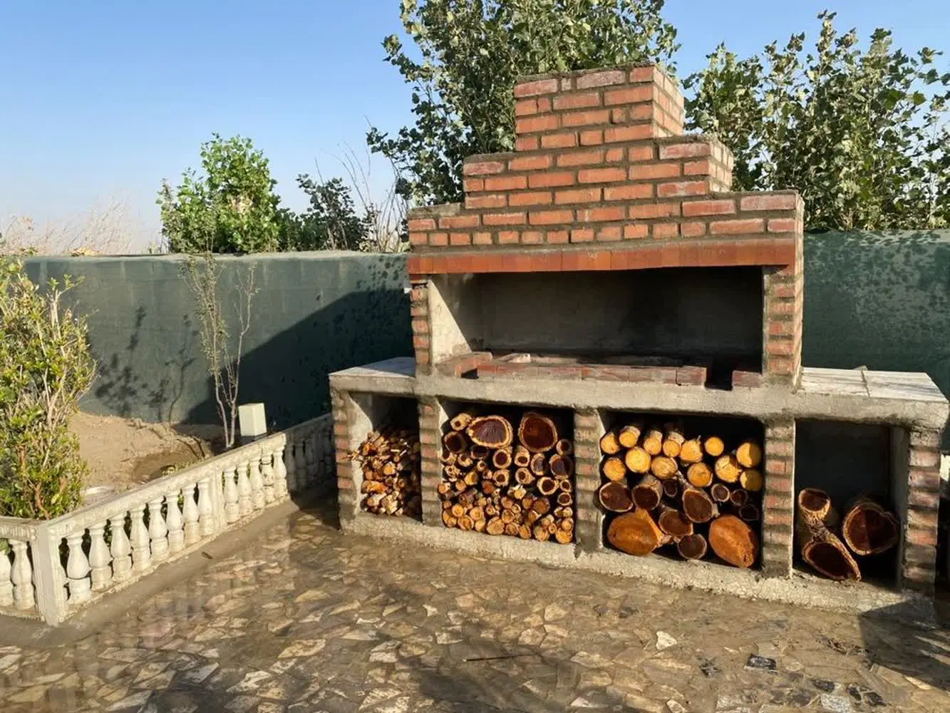 باغچه ۳۰۰ متری شهاب شهر فیروزبهرام