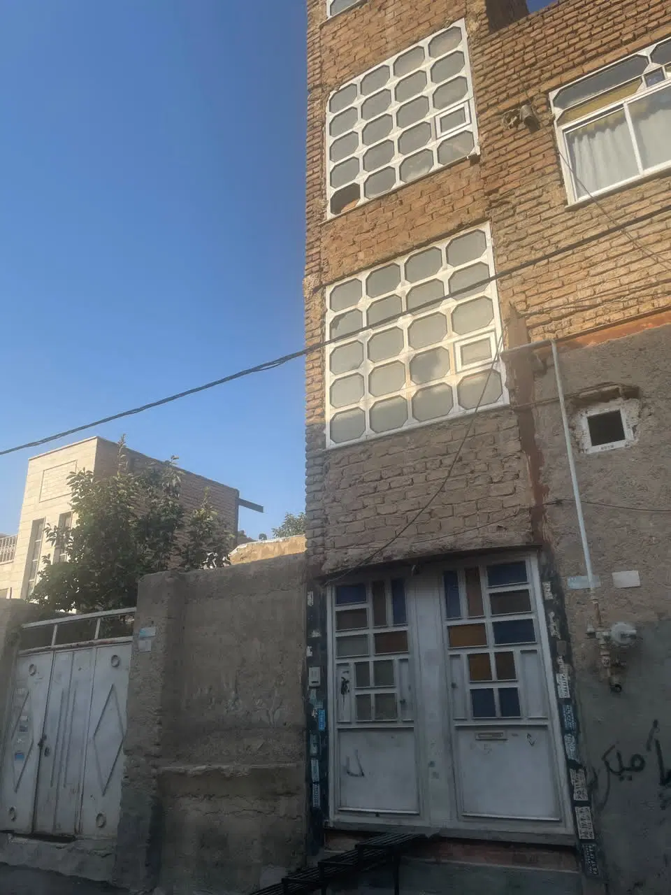 ملک فروشی ۹۰متری دوطبقه بهرخیابان اصلی